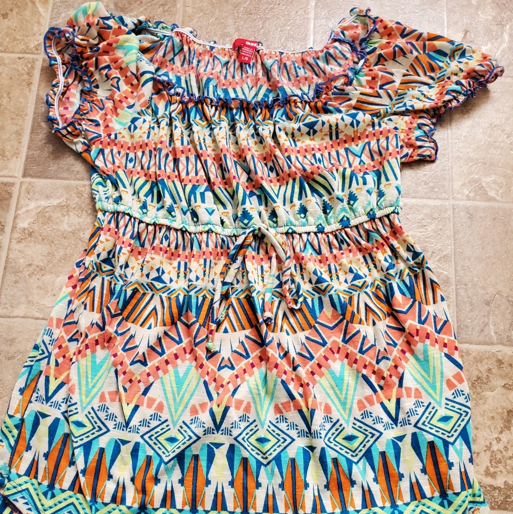 Bongo brand tribal short sleeve top size Large!